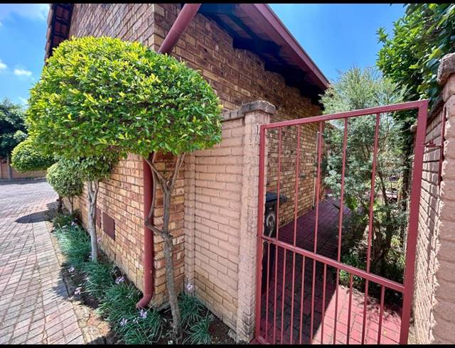 3 BEDROOM TOWNHOUSE FOR SALE IN EQUESTRIA